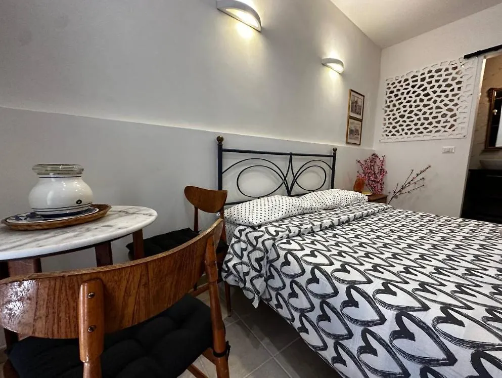 Enchanting Room In Bari Old Town